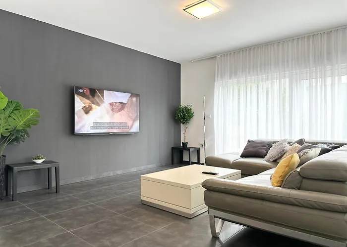 Ivana - Sea View - Trogir, Ciovo * Donji Okrug (Ciovo)